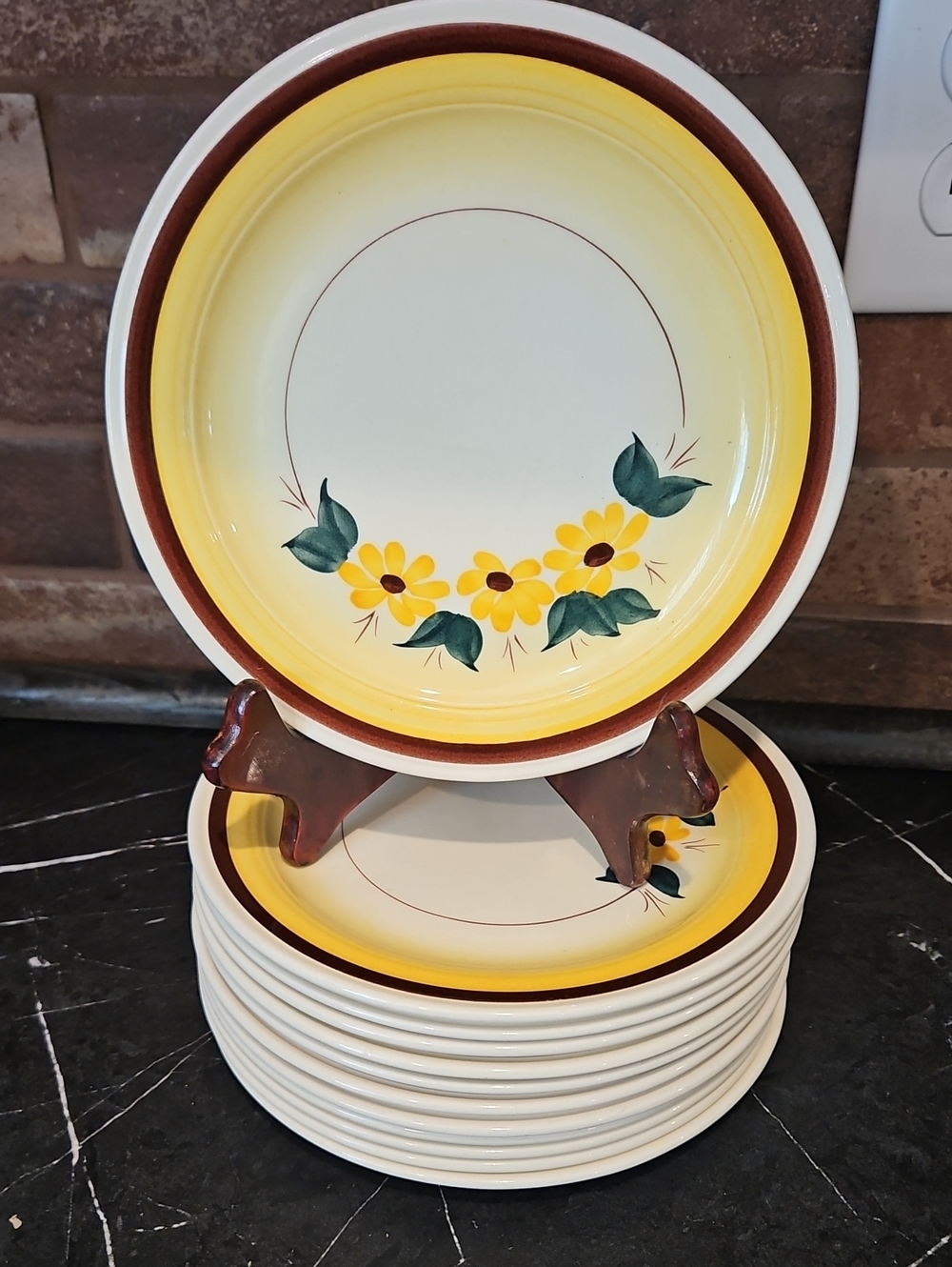 12 Vernon Kilns Yellow Eyed Susan Floral Dessert Plates